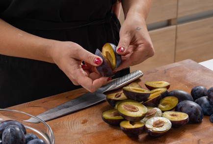 Фото шага рецепта Компот из слив с ромом 174636 шаг 2  