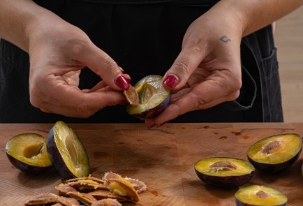 Фото шага рецепта Компот из слив с ромом 174636 шаг 3  