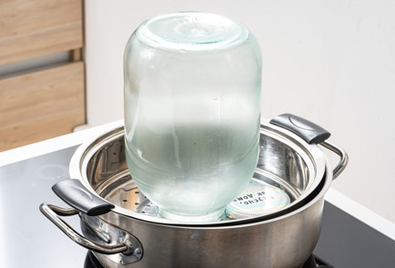 Фото шага рецепта Компот из яблок и слив на зиму 190277 шаг 2