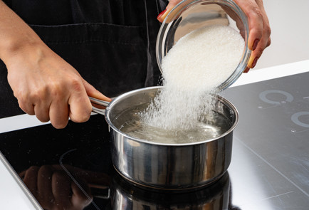 Фото шага рецепта Компот из яблок на зиму в литровой банке 190278 шаг 6  