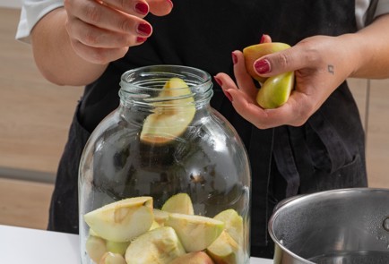 Фото шага рецепта Компот из яблок со свеклой 174635 шаг 4