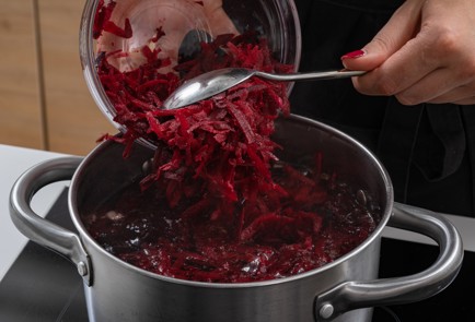 Фото шага рецепта Компот из яблок со свеклой 174635 шаг 6