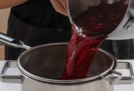 Фото шага рецепта Компот из яблок со свеклой 174635 шаг 7