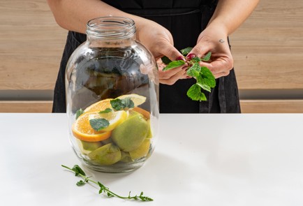 Фото шага рецепта Компотмохито с яблоками на зиму 174103 шаг 5