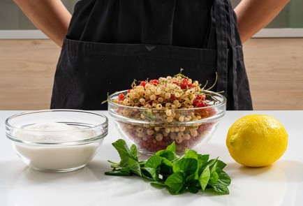 Фото шага рецепта Компотмохито со смородиной на зиму 174104 шаг 1  