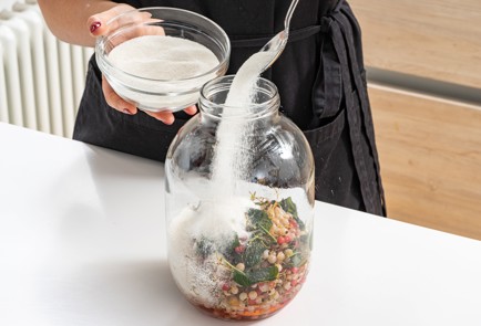 Фото шага рецепта Компотмохито со смородиной на зиму 174104 шаг 8  