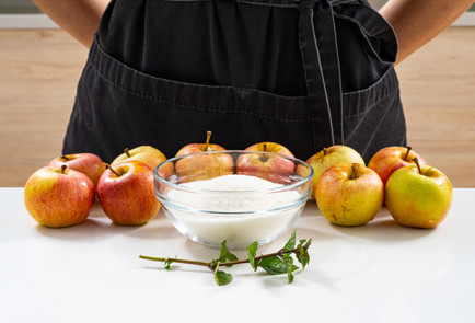 Фото шага рецепта Компот на зиму из целых яблок 190276 шаг 1  