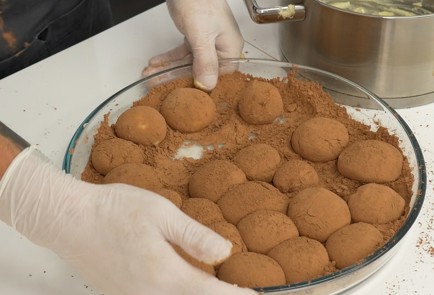 Фото шага рецепта Конфеты из Малютки 136844 шаг 9  