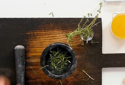 Фото шага рецепта Конфи из утиных ножек с пюре 24287 шаг 3