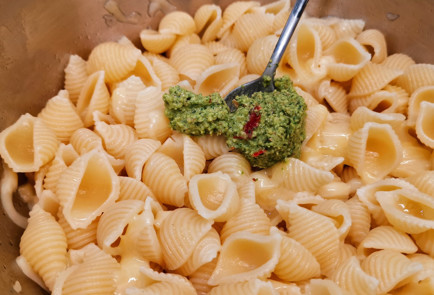 Фото шага рецепта Конкилье с соусом песто и горгонзолой 151969 шаг 7  