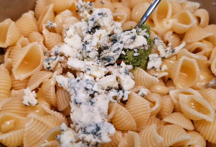 Фото шага рецепта Конкилье с соусом песто и горгонзолой 151969 шаг 9  