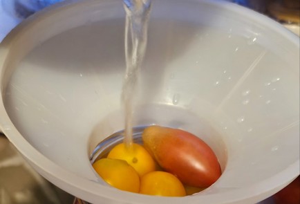 Фото шага рецепта Консервированные помидоры черри 190093 шаг 4  