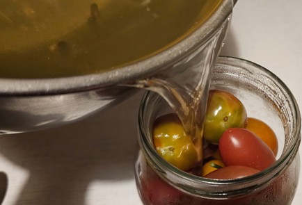 Фото шага рецепта Консервированные помидоры черри 190093 шаг 8  