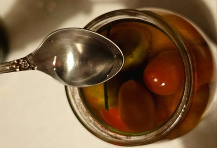 Фото шага рецепта Консервированные помидоры черри 190093 шаг 9  