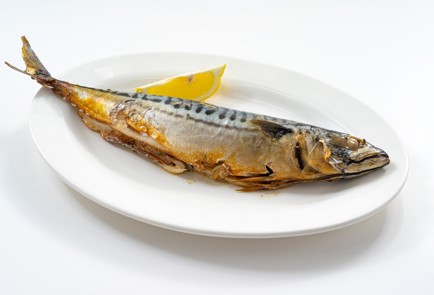 Фото шага рецепта Копченая скумбрия на мангале 173978 шаг 11  