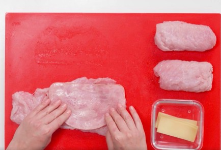 Фото шага рецепта Кордон блю из стейка индейки с ветчиной Кампана 175264 шаг 3  