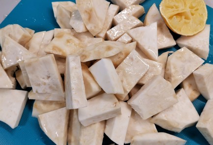 Фото шага рецепта Корень сельдерея обжаренный на сале 153104 шаг 6