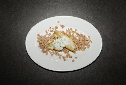 Фото шага рецепта Корюшка с огуречным таратором и полбой 44212 шаг 3  