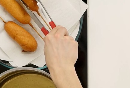 Фото шага рецепта Корндог 125147 шаг 9  