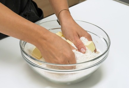 Фото шага рецепта Королевская ватрушка со сметаной и сливочным маслом 45692 шаг 2