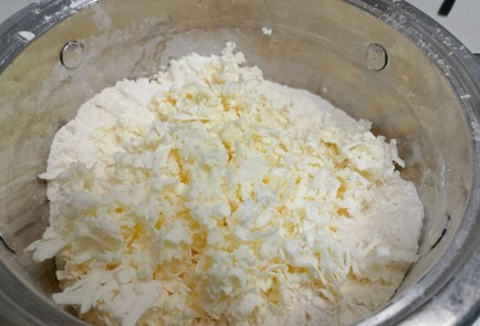 Фото шага рецепта Королевская ватрушка 191602 шаг 8  