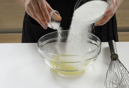 Фото шага рецепта Корзиночки с белковым кремом и ягодами 152952 шаг 10  