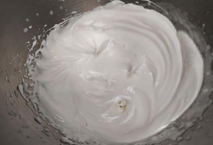 Фото шага рецепта Корзиночки с лимонным кремом и меренгой 189135 шаг 11  