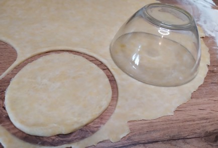 Фото шага рецепта Корзиночки с лимонным кремом и меренгой 189135 шаг 5  