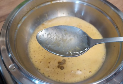 Фото шага рецепта Корзиночки с лимонным кремом и меренгой 189135 шаг 9  