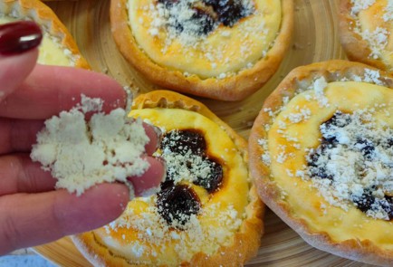 Фото шага рецепта Корзиночки с творожным кремом и ягодами 189247 шаг 31  