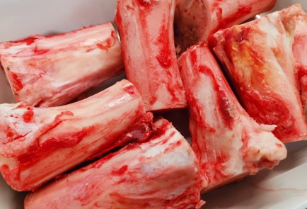 Фото шага рецепта Костный бульон 176012 шаг 1  