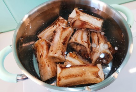 Фото шага рецепта Костный бульон 176012 шаг 4  