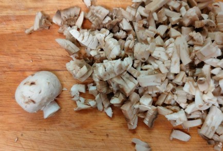 Фото шага рецепта Котлеты домашние с рикоттой грибами и луком 187471 шаг 8  