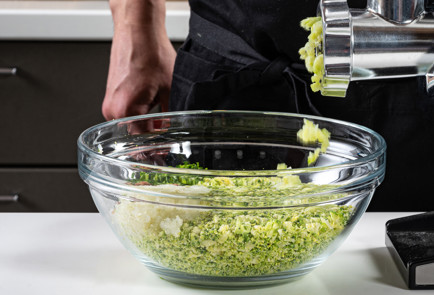 Фото шага рецепта Котлеты из брокколи 191441 шаг 5  