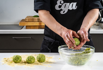 Фото шага рецепта Котлеты из брокколи 191441 шаг 7  