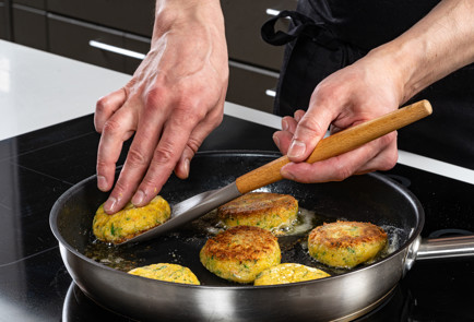 Фото шага рецепта Котлеты из чечевицы 191460 шаг 10  