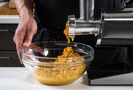 Фото шага рецепта Котлеты из чечевицы 191460 шаг 7  