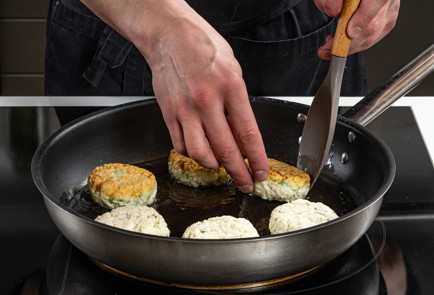 Фото шага рецепта Котлеты из цветной капусты 191451 шаг 9  