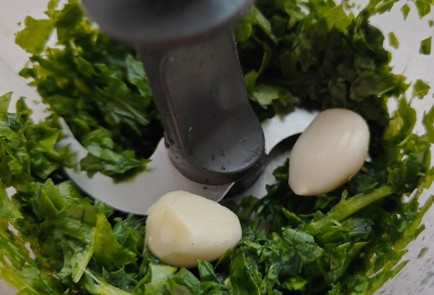 Фото шага рецепта Котлеты из домашнего фарша со шпинатом 189845 шаг 6  