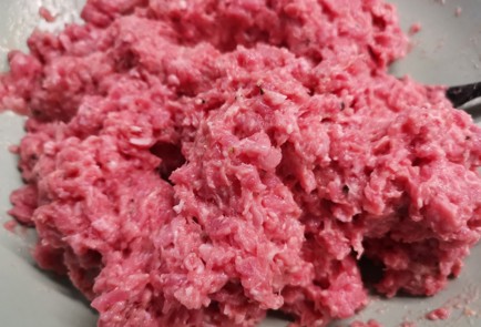 Фото шага рецепта Котлеты из фарша с беконом 190480 шаг 6  