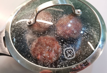 Фото шага рецепта Котлеты из фарша с беконом 190480 шаг 9  