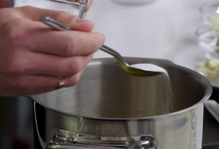 Фото шага рецепта Котлеты из говядины с картофельным пюре и клюквенным соусом 152150 шаг 3  