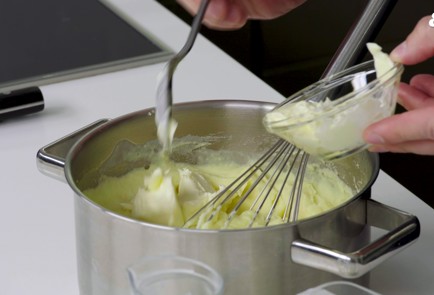 Фото шага рецепта Котлеты из говядины с картофельным пюре и клюквенным соусом 152150 шаг 8  