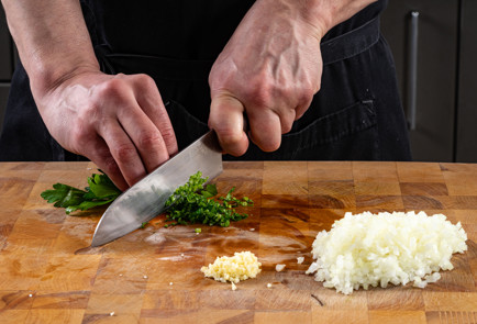 Фото шага рецепта Котлеты из гречки с луком и пармезаном 191446 шаг 3  