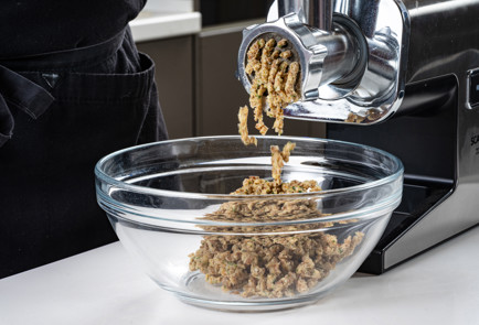 Фото шага рецепта Котлеты из гречки с луком и пармезаном 191446 шаг 6  