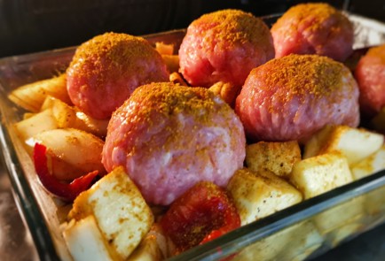 Фото шага рецепта Котлеты из индейки на овощной подушке 174120 шаг 10  