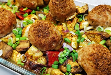 Фото шага рецепта Котлеты из индейки на овощной подушке 174120 шаг 11  