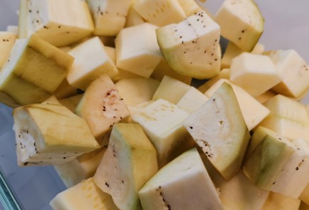 Фото шага рецепта Котлеты из индейки на овощной подушке 174120 шаг 2  