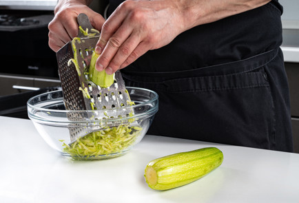 Фото шага рецепта Котлеты из кабачка 191444 шаг 4  