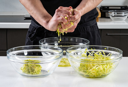 Фото шага рецепта Котлеты из кабачка 191444 шаг 5  